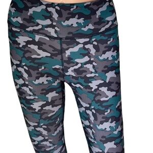 Fabletics Power Hold Camo Leggings Size Large